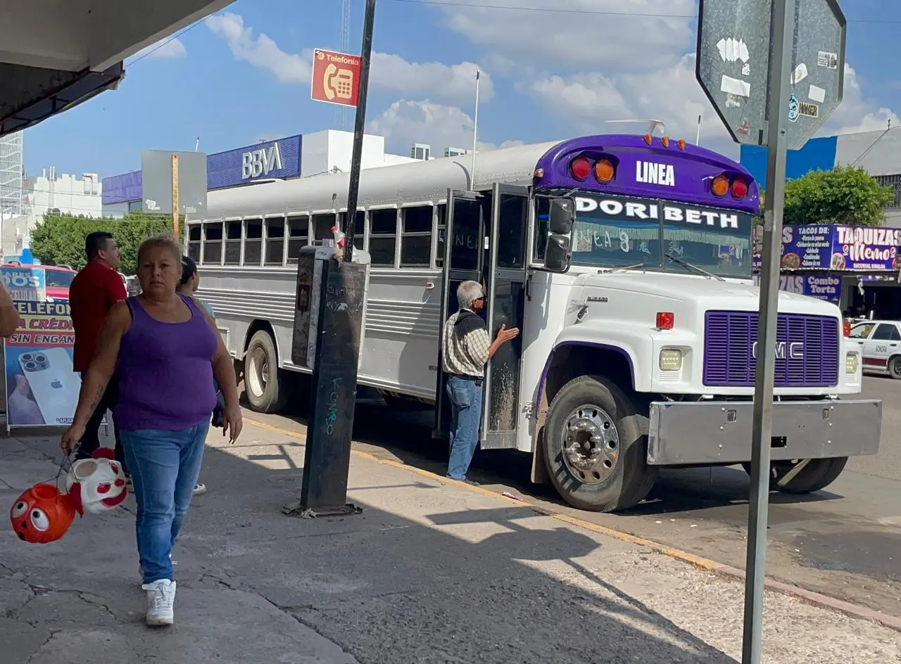 Actualmente se tienen circulando alrededor de 170 camiones por la ciudad, los cuales cumplen con sus horarios normales