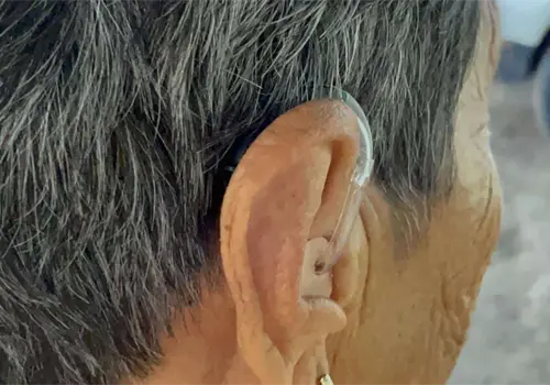 Entregan auxiliares auditivos en Cajeme