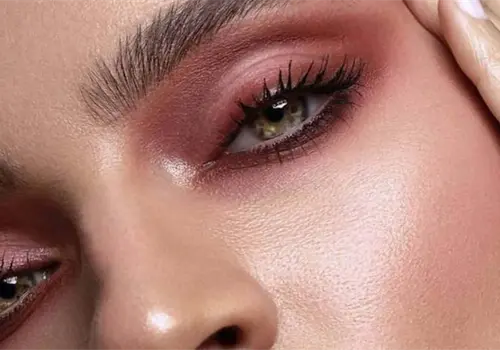 De esta manera puedes hacer un maquillaje para lucir unos ojos más grandes
