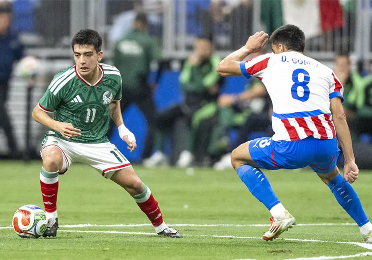 México pierde 2-1 ante Paraguay y acumula seis juegos sin ganar