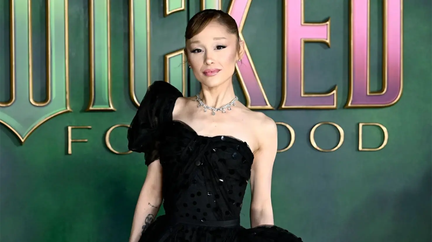 Ariana Grande confirma contagio de COVID después de la gira de prensa de Wicked 2