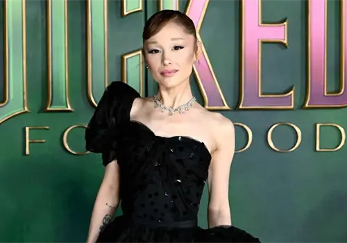 Ariana Grande confirma contagio de COVID después de la gira de prensa de Wicked 2