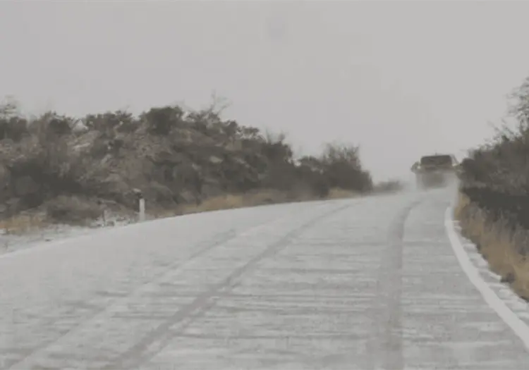 Cae primera nevada en Sonora: Reportan hielo en carretera Agua Prieta-Esqueda