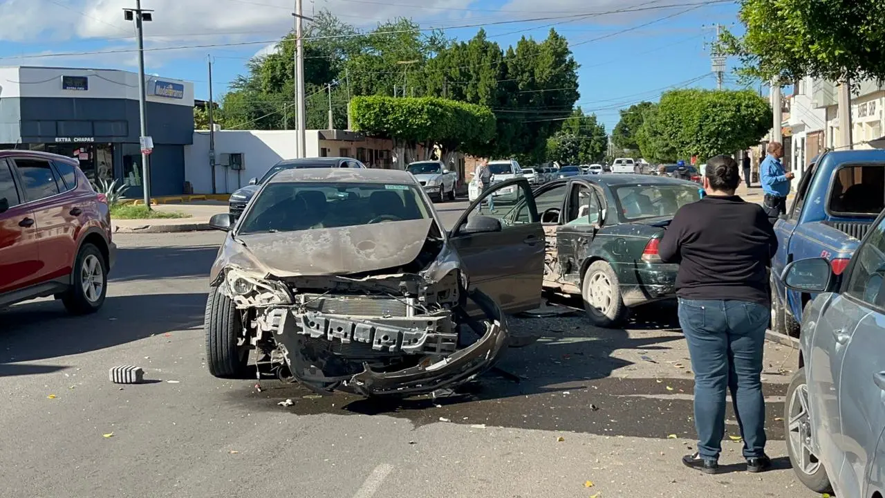 Por omitir señal de alto, ocasiona aparatoso choque en la colonia Hidalgo de Ciudad Obregón