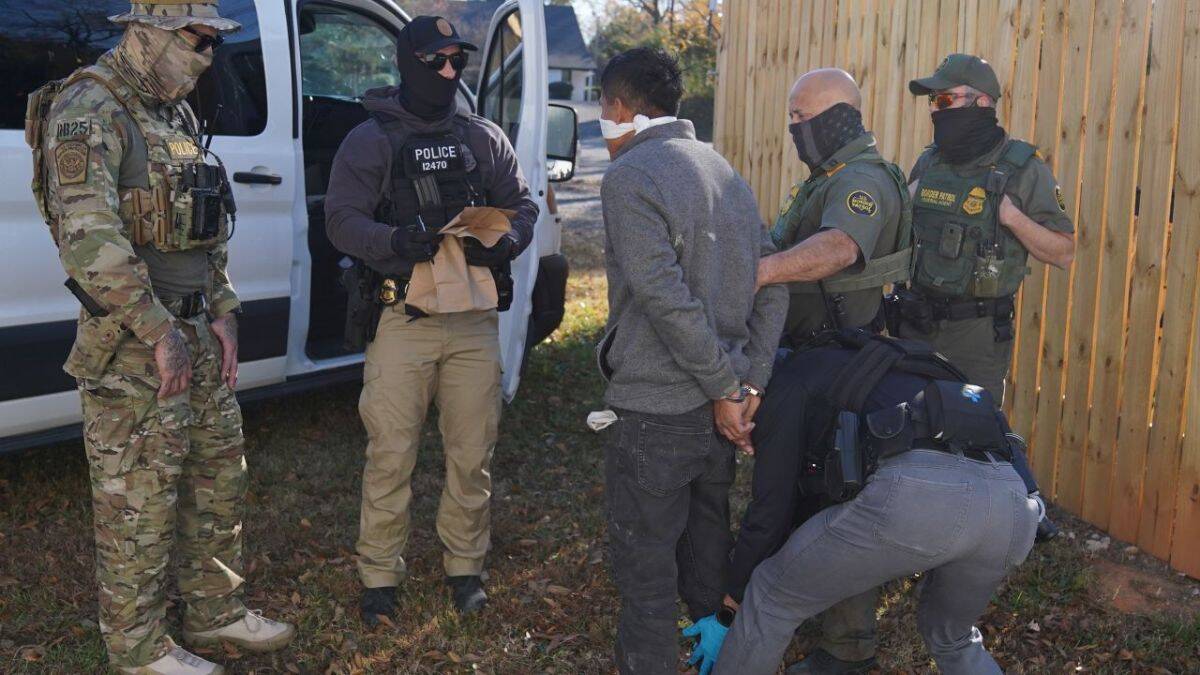 Operación Charlotte´s Web deja a más de 250 personas arrestadas en redadas migratorias