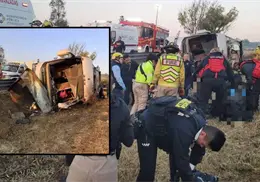 Se vuelca autobús de pasajeros y deja 10 personas fallecidas en carretera de Michoacán