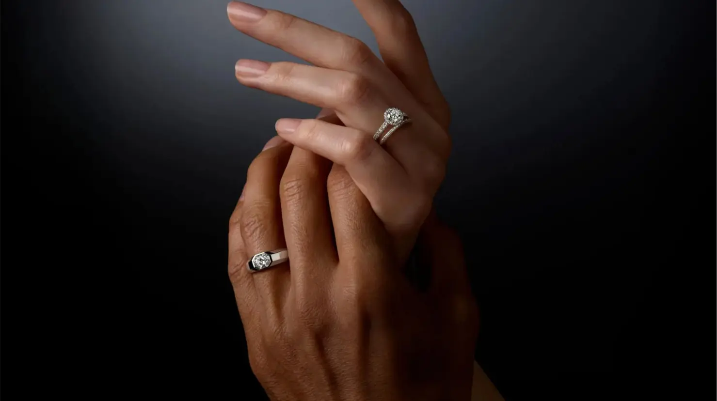 Se trata de diamantes creados en laboratorio: perfectos, intensos, hipnóticos, y listos para convertirse en tu accesorio insignia por mucho, mucho tiempo.