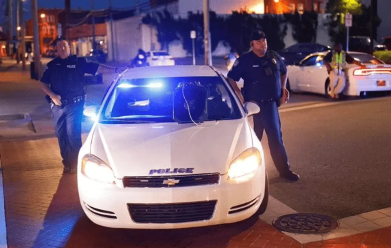 Tiroteo en encendido del árbol navideño en Carolina del Norte, deja cuatro heridos