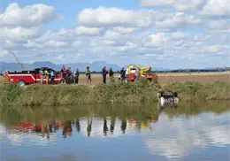 Cae vehículo a Canal Bajo al poniente de Ciudad Obregón; hay tres muertos