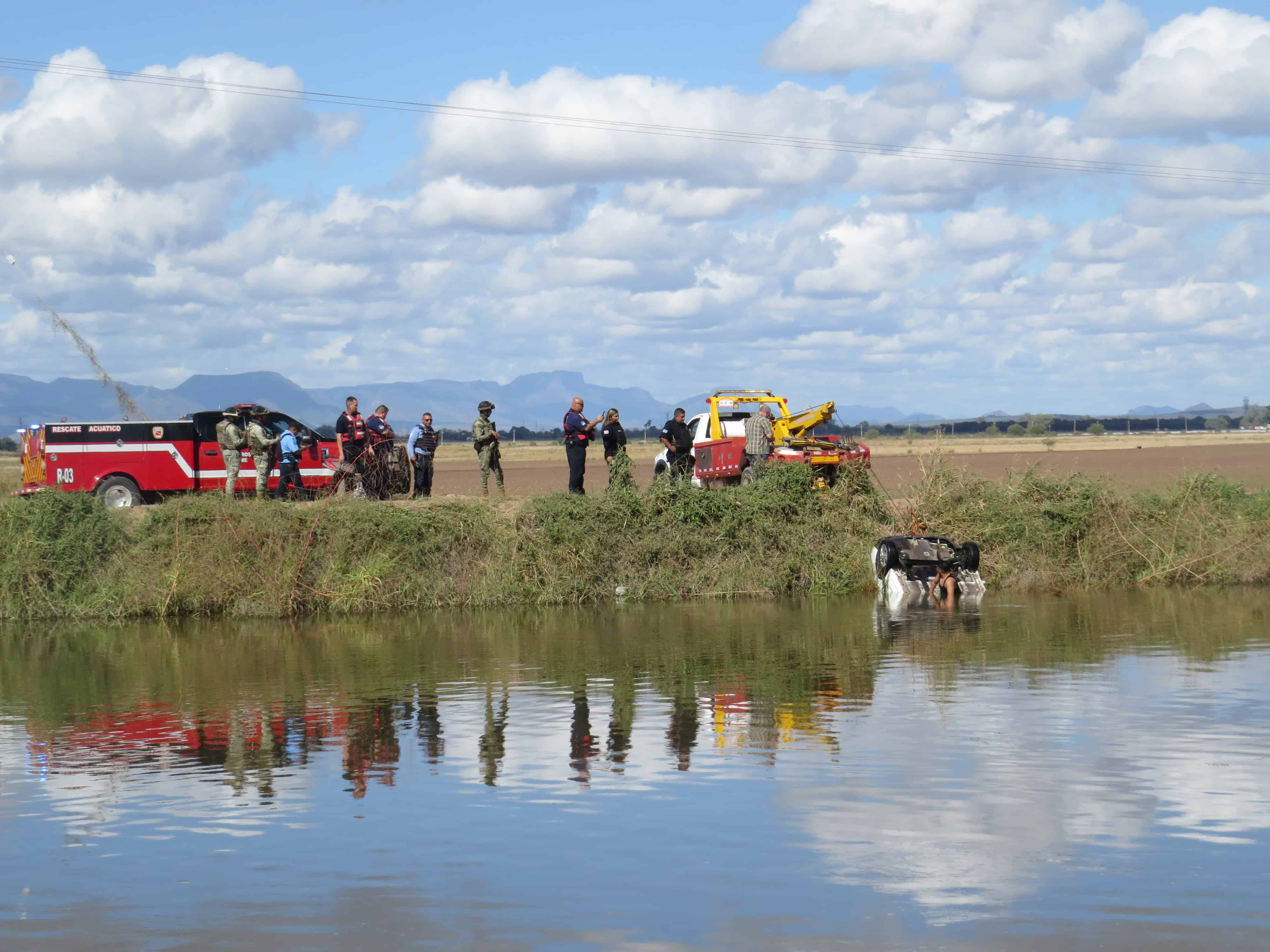 Cae vehículo a Canal Bajo al poniente de Ciudad Obregón; hay tres muertos