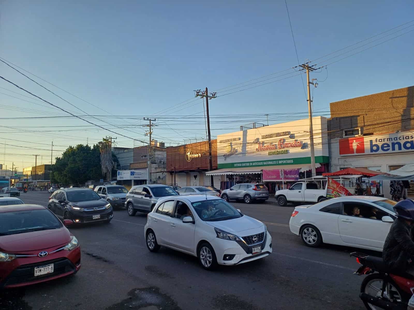 Trámites para comercios en 2006 no deben ser onerosos