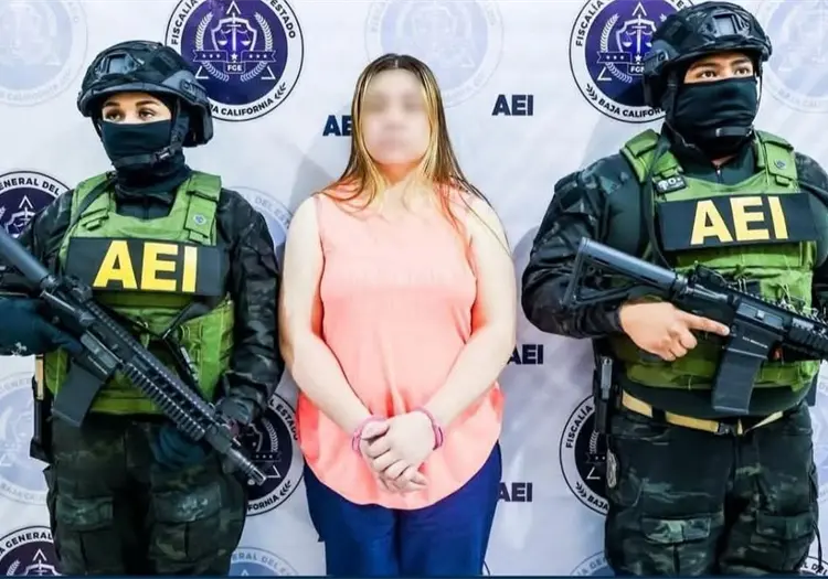 Detienen en Hermosillo a prófuga de la justicia de Baja California; la acusan de asesinar a su madre