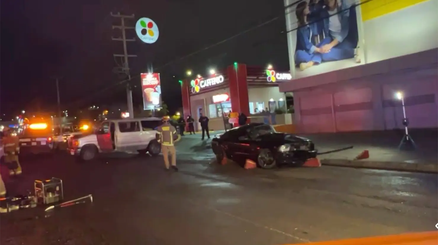 Fallece conductor al chocar con vagoneta en Nogales