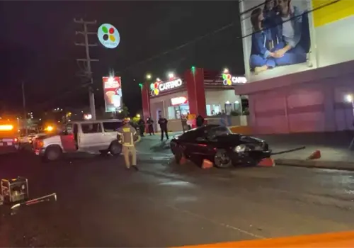 Fallece conductor al chocar con vagoneta en Nogales Fallece conductor al chocar con vagoneta en Nogales