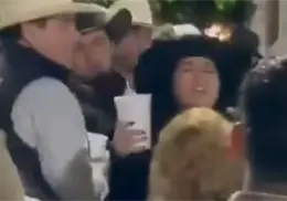 VIDEO | Primera dama de Caborca se enfrenta con su nuera durante fiestas de Pitiquito