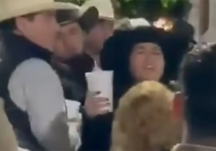 VIDEO | Primera dama de Caborca se enfrenta con su nuera durante fiestas de Pitiquito