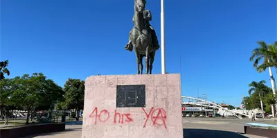 Jornada laboral de 40 horas: dejan pinta en el monumento a Álvaro Obregón, en Cajeme