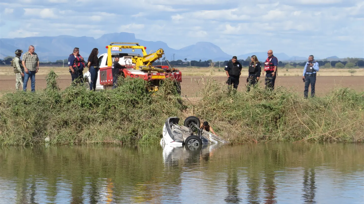 Identifican a fallecidos en accidente en el Canal Bajo, al poniente de Ciudad Obregón