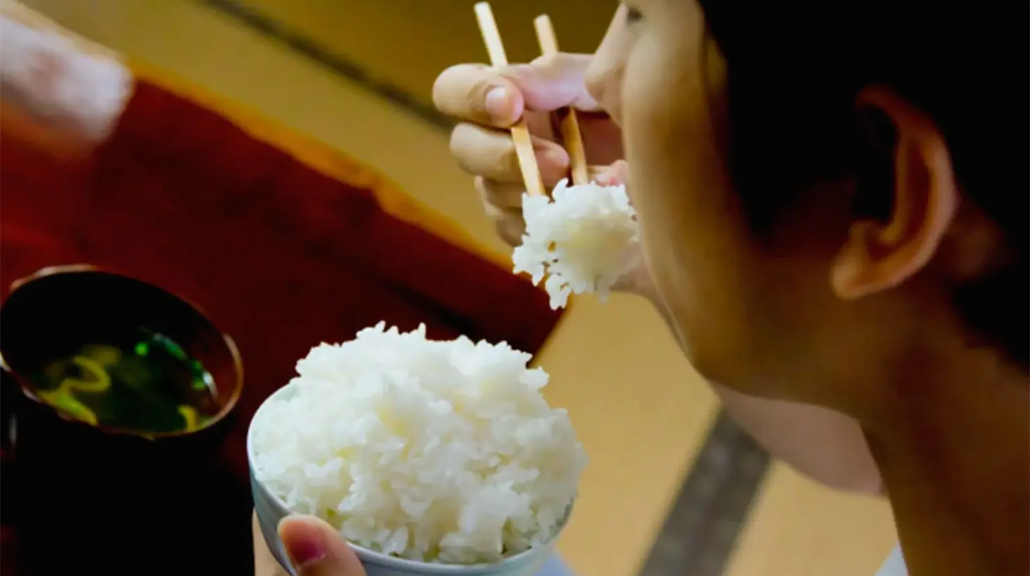 ¿Por qué los asiáticos comen tanto arroz y no engordan? Este es el secreto detrás de su metabolismo