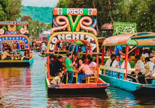 ¿Cuánto cuesta pasear en una trajinera en Xochimilco este 2025? Estos son los precios oficiales