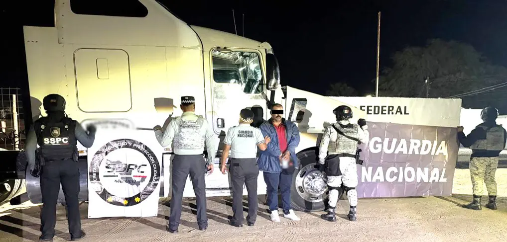 En Caborca, decomisan tráiler en el que traficaban metanfetamina