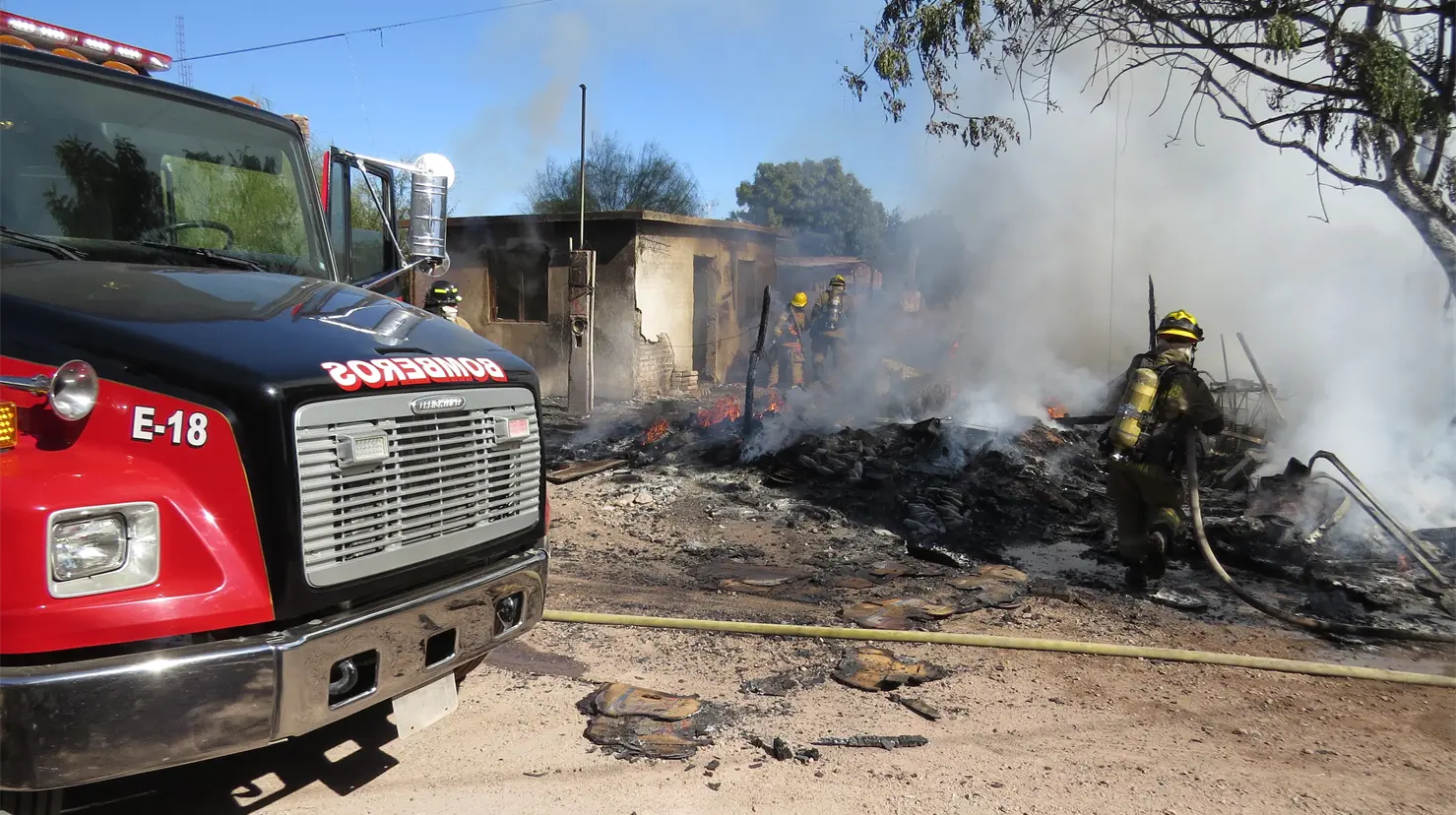 Salva a adulto mayor de casa en llamas en Ciudad Obregón