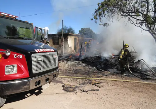 Salva a adulto mayor de casa en llamas en Ciudad Obregón Salva a adulto mayor de casa en llamas en Ciudad Obregón