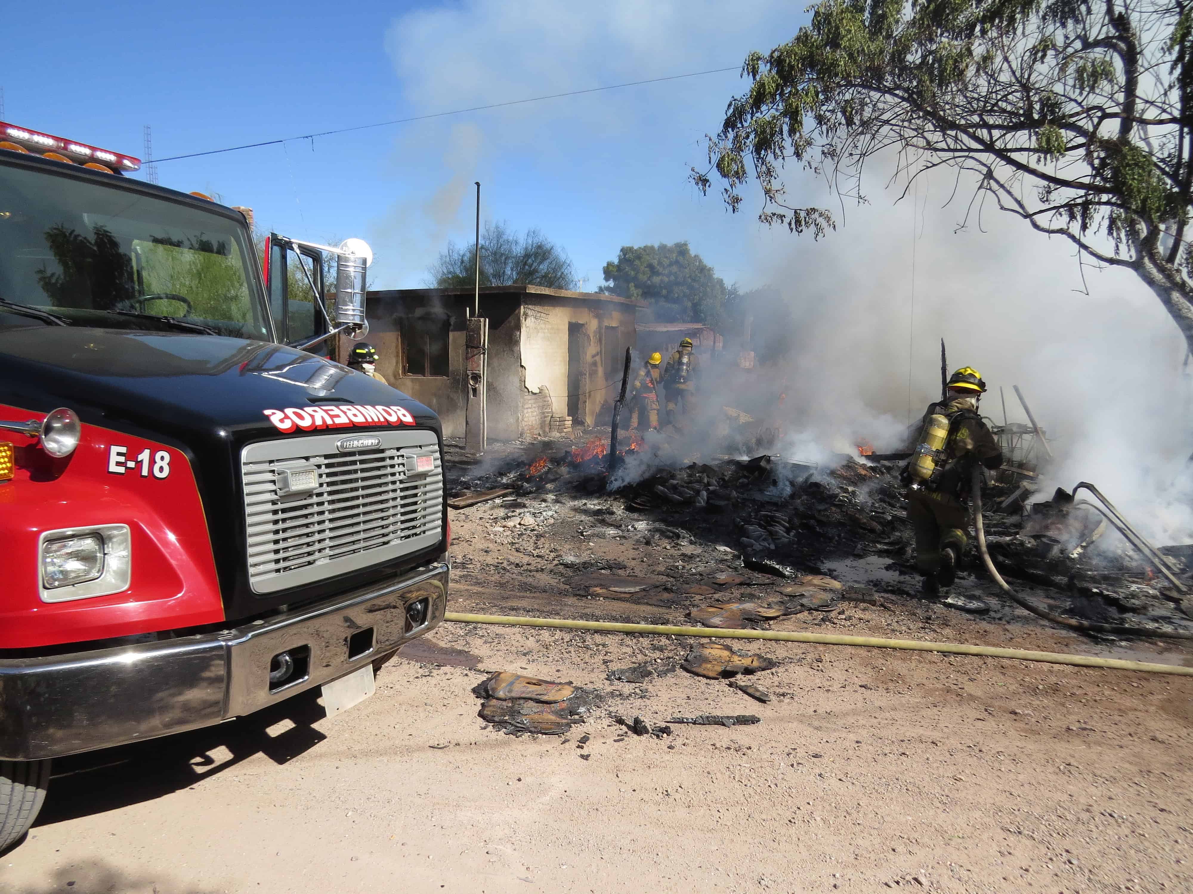 Salva a adulto mayor de casa en llamas en Ciudad Obregón