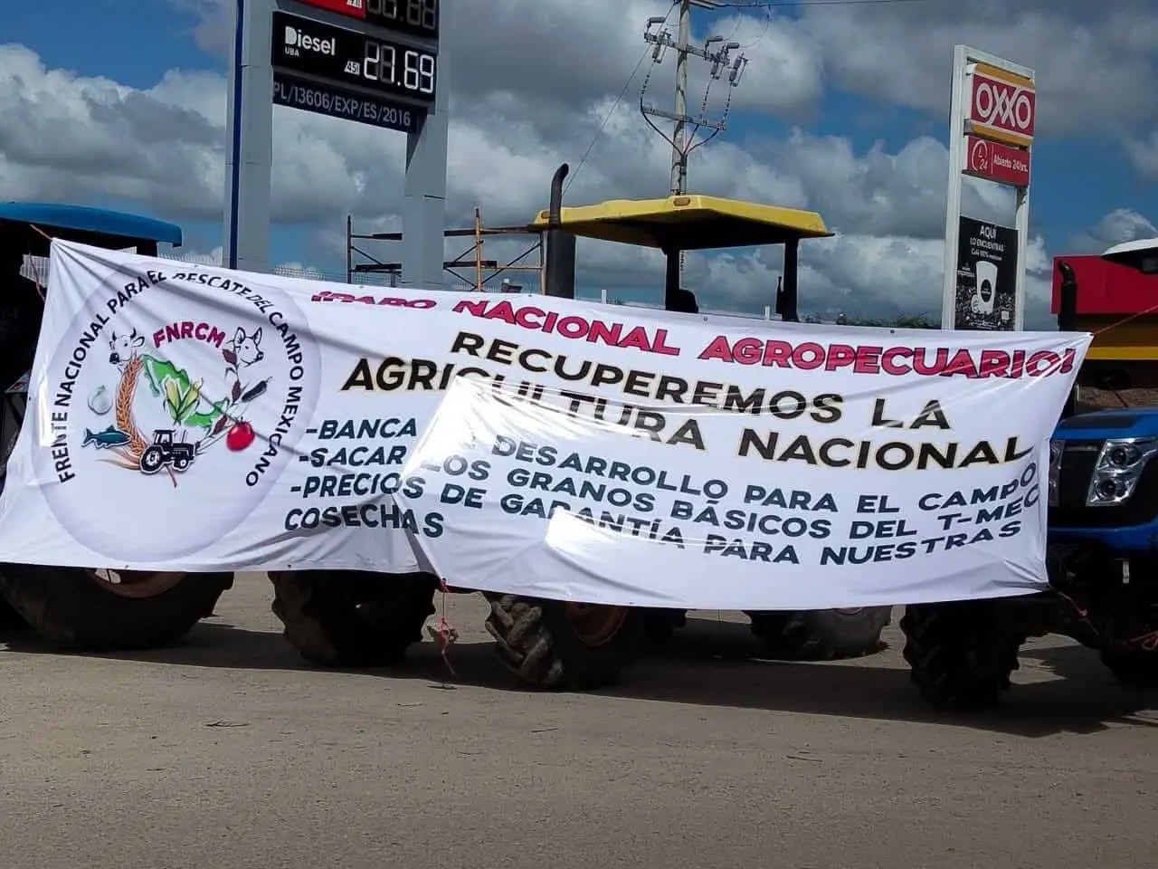 Afectan bloqueos carreteros a la industria