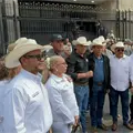 Transportistas y campesinos mantienen bloqueos tras reunión fallida con Segob
