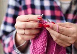 Estos son los beneficios de tejer para el cerebro, según la ciencia