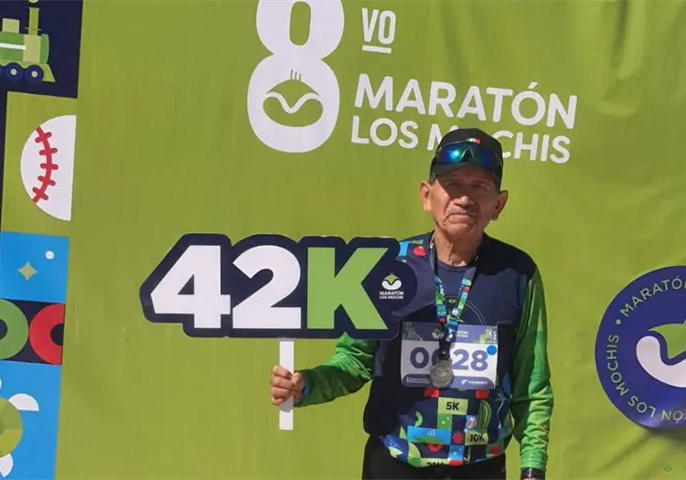 Meta cumplida: José de Jesús Cozari culmina su maratón número 99