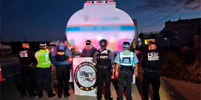 Decomisan tráiler cargado con huachicol al norte de Sonora Decomisan tráiler cargado con huachicol al norte de Sonora