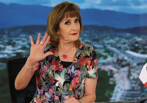 María Julia Lafuente ¿Quién es la conductora regia que hoy se despide de Telediario Mediodía?