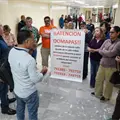 Se manifiestan vecinos de la Valle Dorado en Palacio Municipal