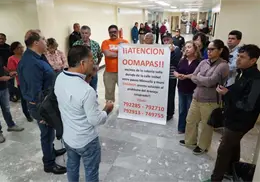 Se manifiestan vecinos de la Valle Dorado en Palacio Municipal