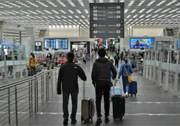 Diputado propone eliminar el IVA al TUA para hacer más baratos los vuelos Diputado propone eliminar el IVA al TUA para hacer más baratos los vuelos