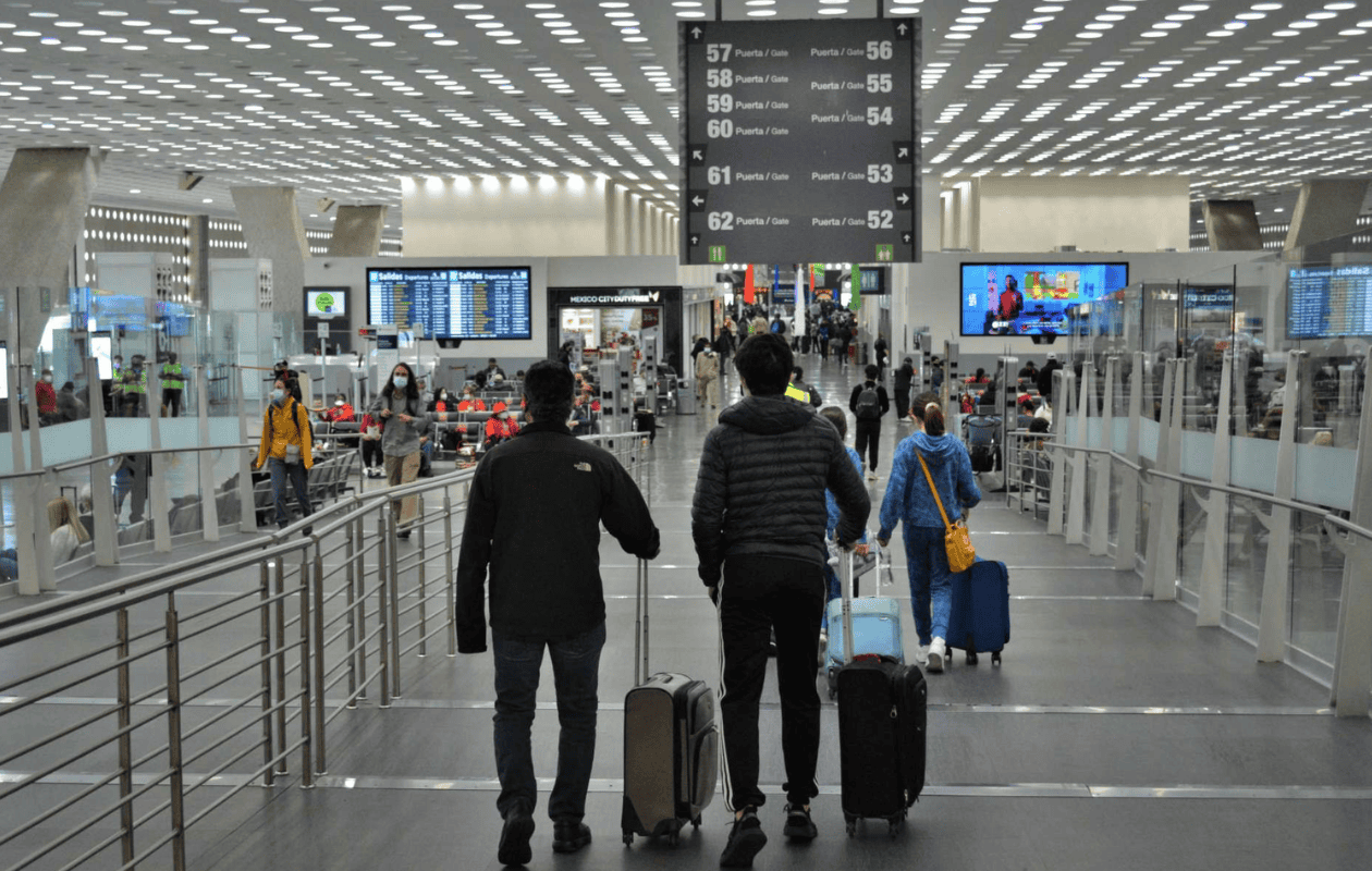 Diputado propone eliminar el IVA al TUA para hacer más baratos los vuelos