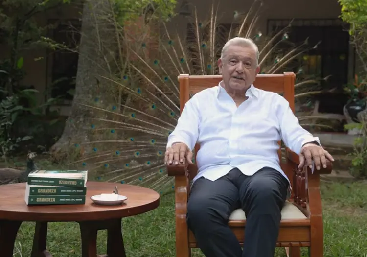 "Estoy jubilado": AMLO reaparece tras un año, habla de su retiro y presenta su libro "Grandeza"