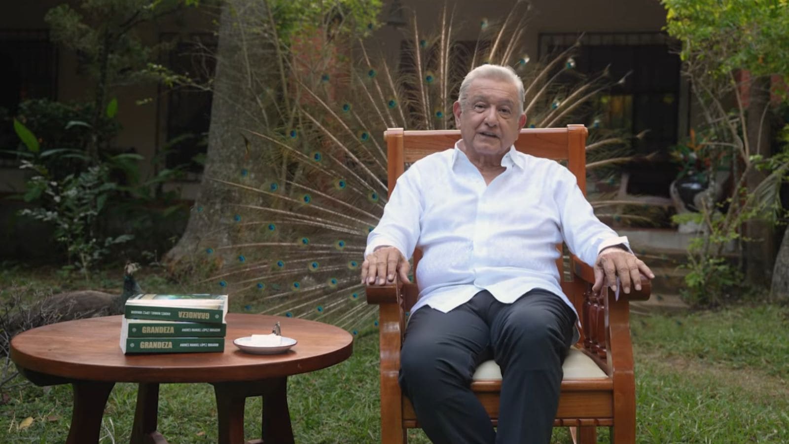 Estoy jubilado: AMLO reaparece tras un año, habla de su retiro y presenta su libro Grandeza