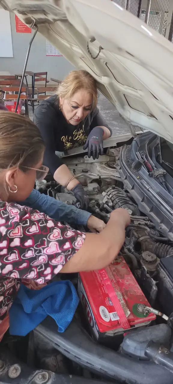 Van por nueva generación de mecánica para mujeres en Obregón