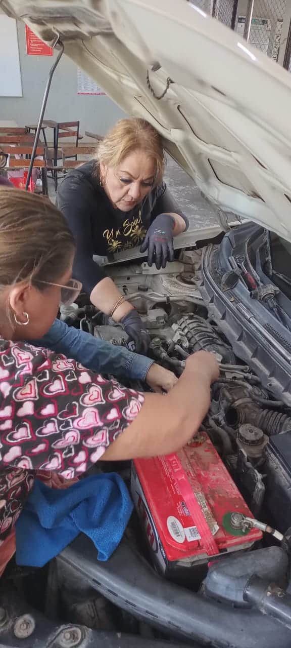 Van por nueva generación de mecánica para mujeres en Obregón