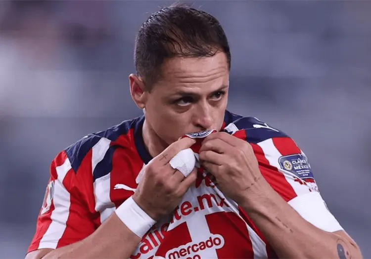 Chicharito Hernández deja Chivas y analiza ofertas para continuar su carrera