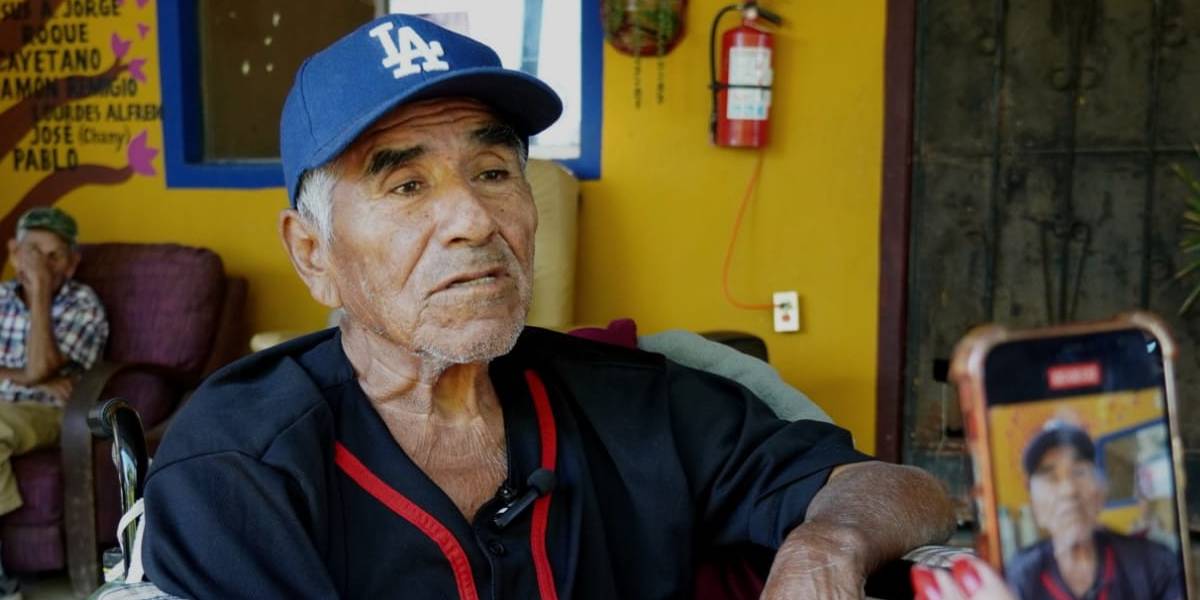 Don Florencio, un anciano en Casa Hogar Mamá Estefana, busca regalos para Navidad
