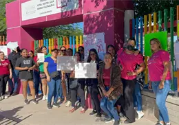 Madres de familia toman kínder en Obregón: exigen solución a problema de agua Madres de familia toman kínder en Obregón: exigen solución a problema de agua