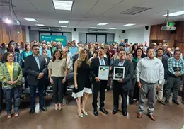 Reconocen a Javier Lamarque