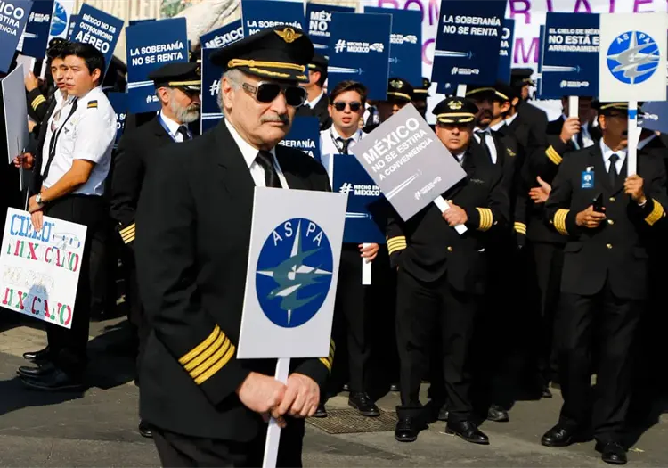 Pilotos mexicanos denuncian contratación ilegal de extranjeros