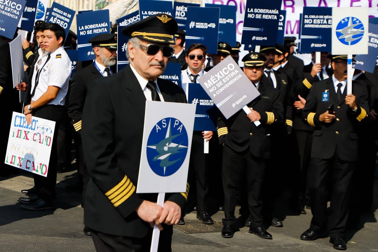 Pilotos mexicanos denuncian contratación ilegal de extranjeros