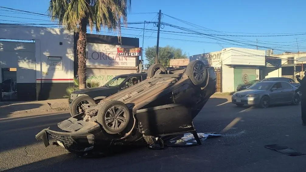 Aparatoso accidente de trafico sobre la calle 300
