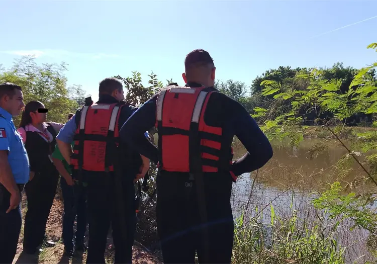 Cae camioneta al Canal Bajo, en la Comisaría de Providencia